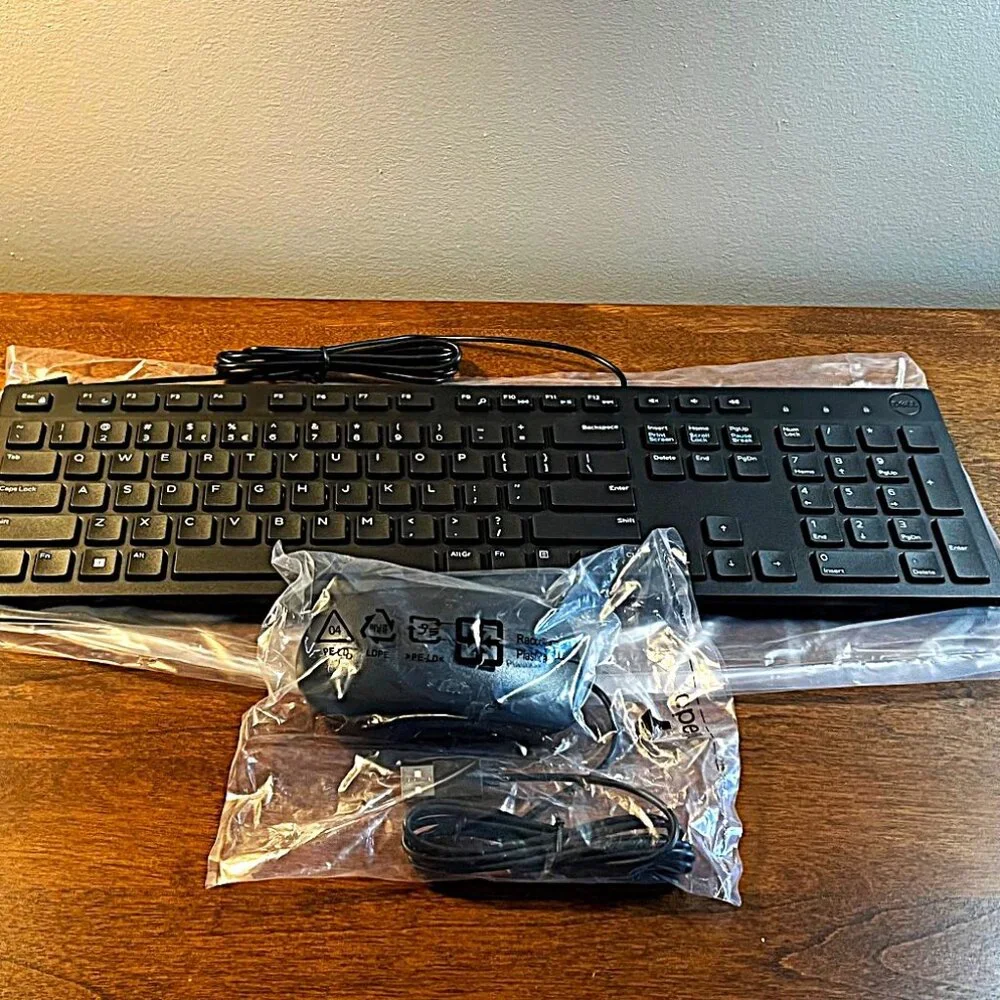 NEW Dell Wired Keyboard and Mouse KM300C